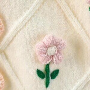 White Flower Detail Sweater For Trendy Style